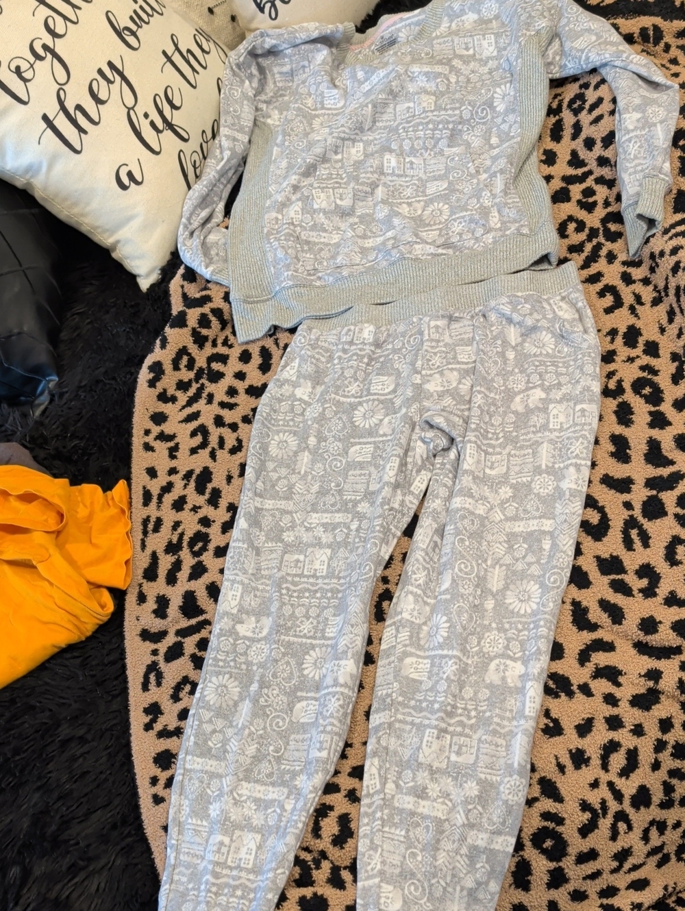 Juniors Light Gray Patterned Pajama Set - Cozy Two-Piece Sleepwear